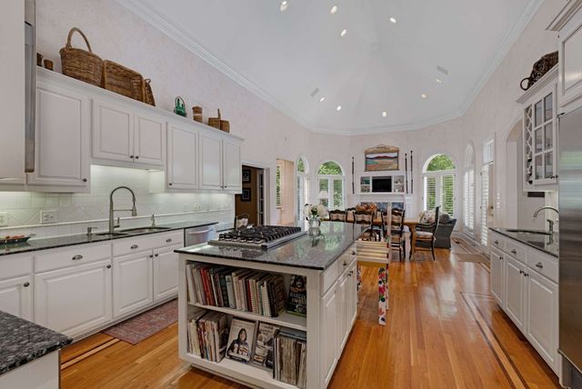 926 Overton Lea Rd, Nashville, TN 37220