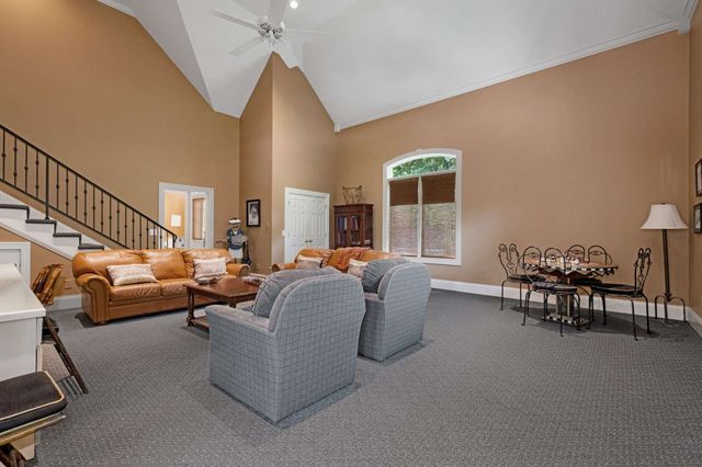 926 Overton Lea Rd, Nashville, TN 37220