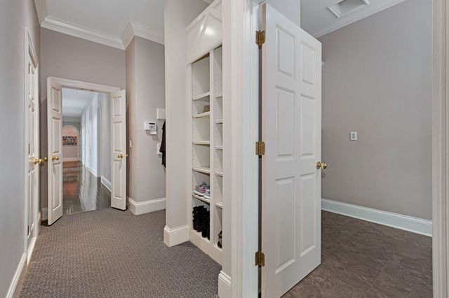 926 Overton Lea Rd, Nashville, TN 37220