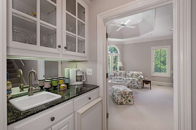 926 Overton Lea Rd, Nashville, TN 37220