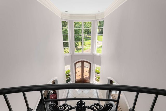 926 Overton Lea Rd, Nashville, TN 37220