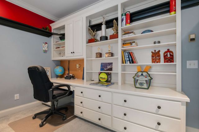 926 Overton Lea Rd, Nashville, TN 37220