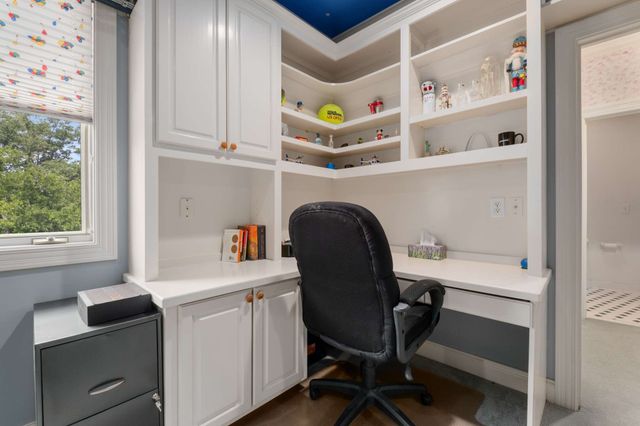 926 Overton Lea Rd, Nashville, TN 37220