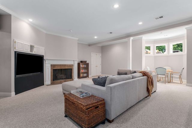 926 Overton Lea Rd, Nashville, TN 37220