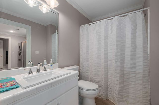 926 Overton Lea Rd, Nashville, TN 37220