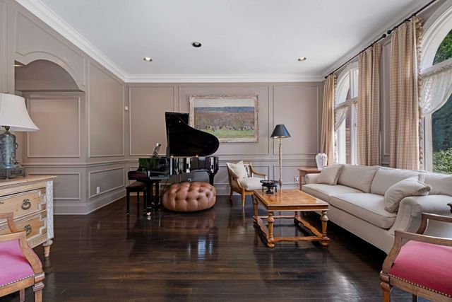 926 Overton Lea Rd, Nashville, TN 37220