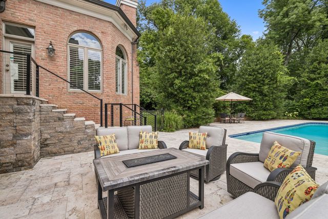 926 Overton Lea Rd, Nashville, TN 37220