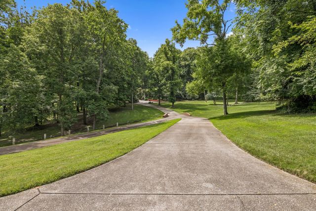 926 Overton Lea Rd, Nashville, TN 37220