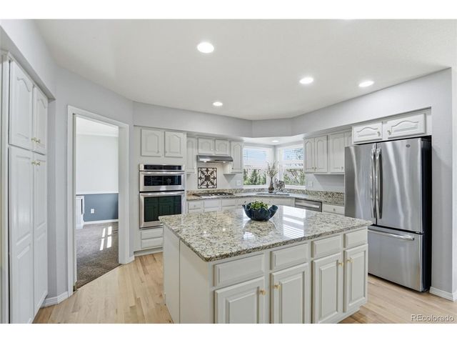 822 Shadowstone Dr, Highlands Ranch, CO 80129
