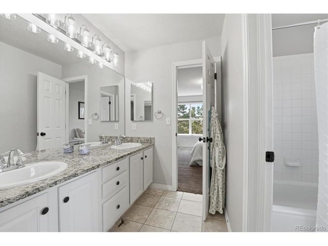 822 Shadowstone Dr, Highlands Ranch, CO 80129