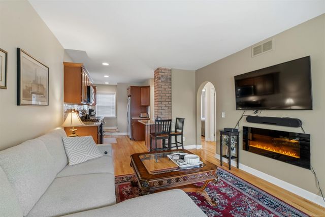 628 Notre Dame Street, Grosse Pointe, MI 48230