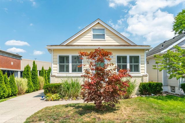 628 Notre Dame Street, Grosse Pointe, MI 48230