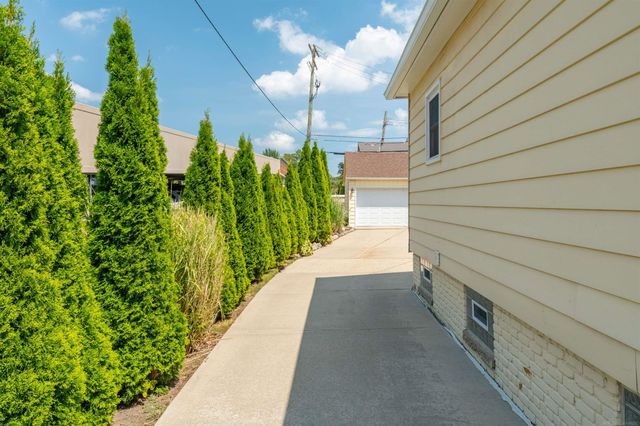628 Notre Dame Street, Grosse Pointe, MI 48230