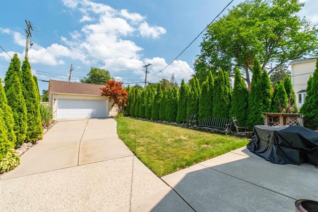 628 Notre Dame Street, Grosse Pointe, MI 48230