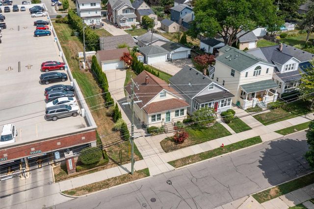 628 Notre Dame Street, Grosse Pointe, MI 48230