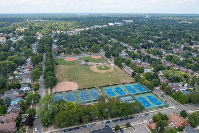 628 Notre Dame Street, Grosse Pointe, MI 48230