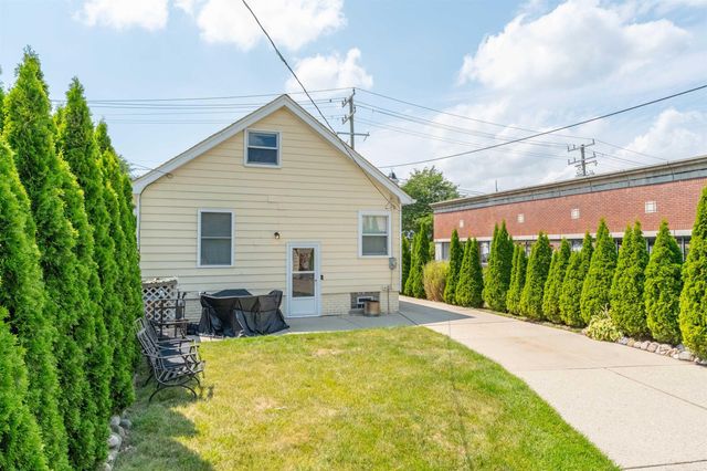628 Notre Dame Street, Grosse Pointe, MI 48230
