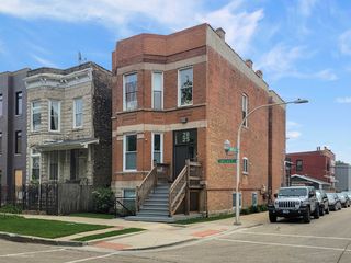 2825 W Walnut Street, Chicago, IL 60612