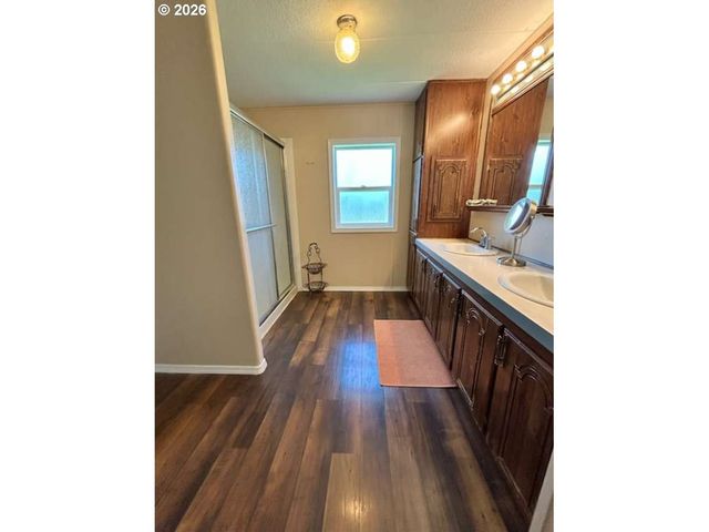 1300 Nw 384TH Cir, La Center, WA 98629