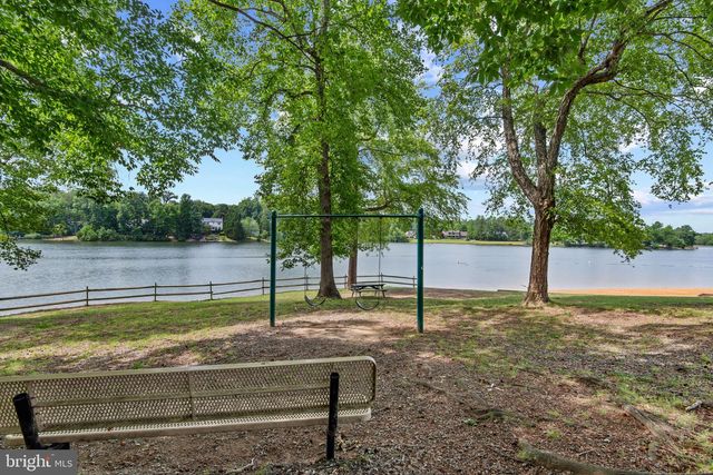 925 JONES DR, Ruther Glen, VA 22546