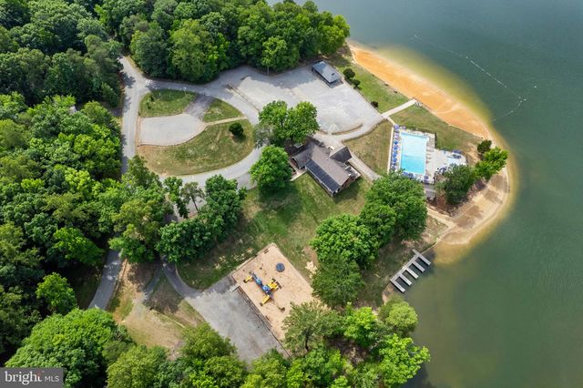 925 JONES DR, Ruther Glen, VA 22546