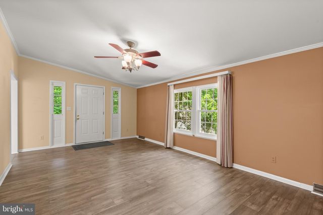 925 JONES DR, Ruther Glen, VA 22546