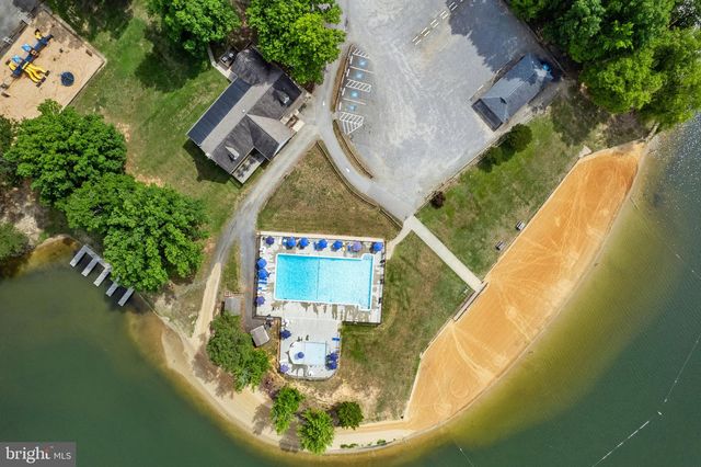 925 JONES DR, Ruther Glen, VA 22546