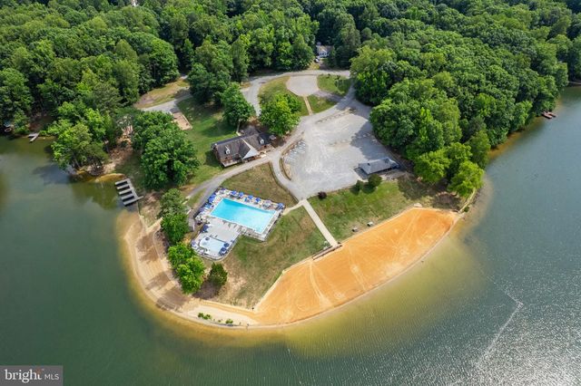 925 JONES DR, Ruther Glen, VA 22546