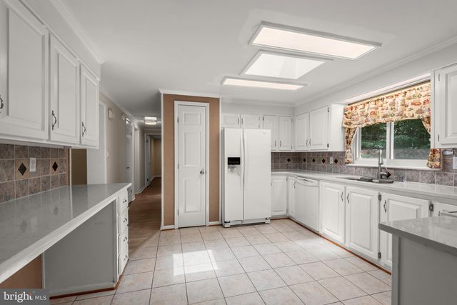 925 JONES DR, Ruther Glen, VA 22546