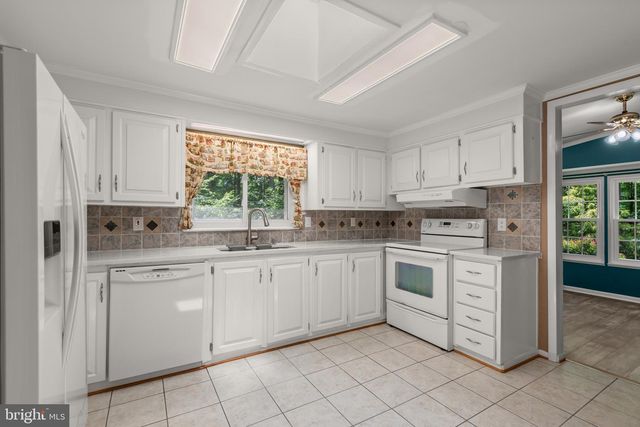 925 JONES DR, Ruther Glen, VA 22546