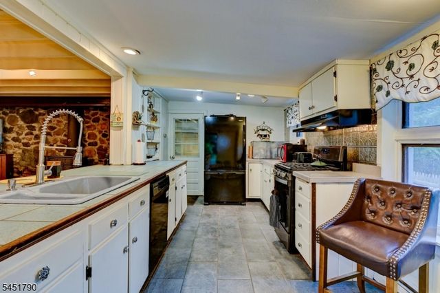 18 Bott Ln, Montville Twp., NJ 07082