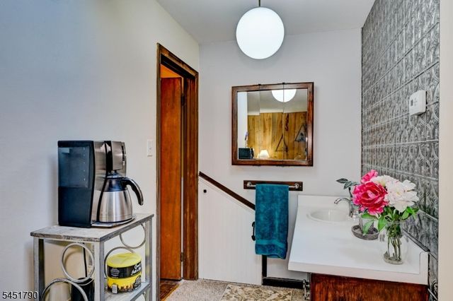 18 Bott Ln, Montville Twp., NJ 07082