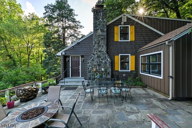 18 Bott Ln, Montville Twp., NJ 07082