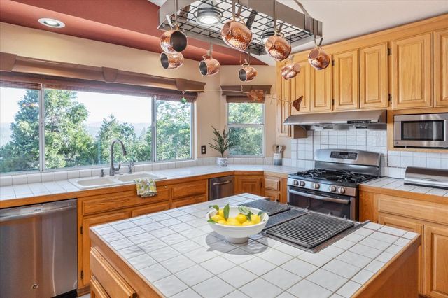 4480 Foster Ct, Murphys, CA 95247