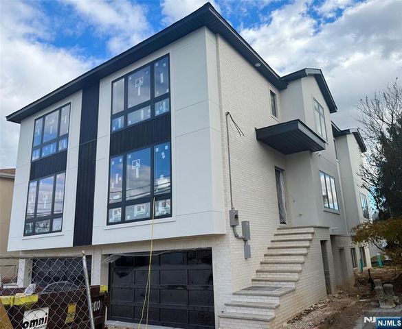 332 12th Street B, Palisades Park, NJ 07650