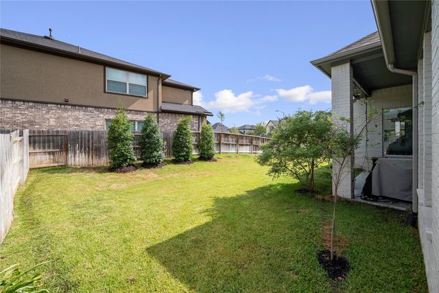 622 Platinum Stone Lane, Pinehurst, TX 77362