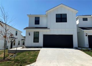 179 Threshing RD A, Buda, TX 78610