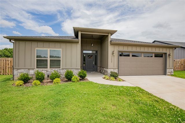 2659 Justin Drive, Fayetteville, AR 72704
