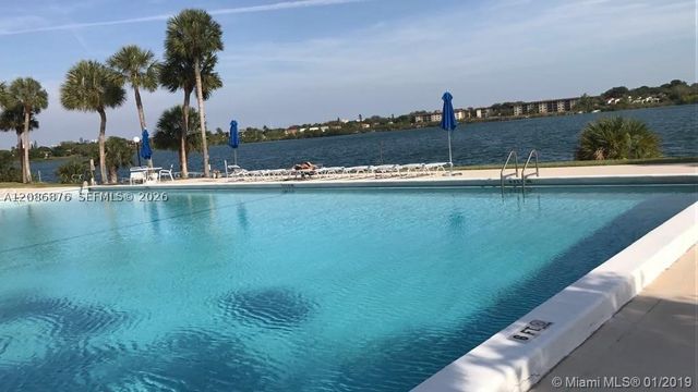 20840 San Simeon Way 702, Miami, FL 33179