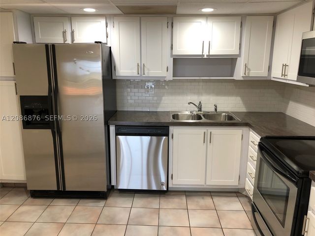 20840 San Simeon Way 702, Miami, FL 33179