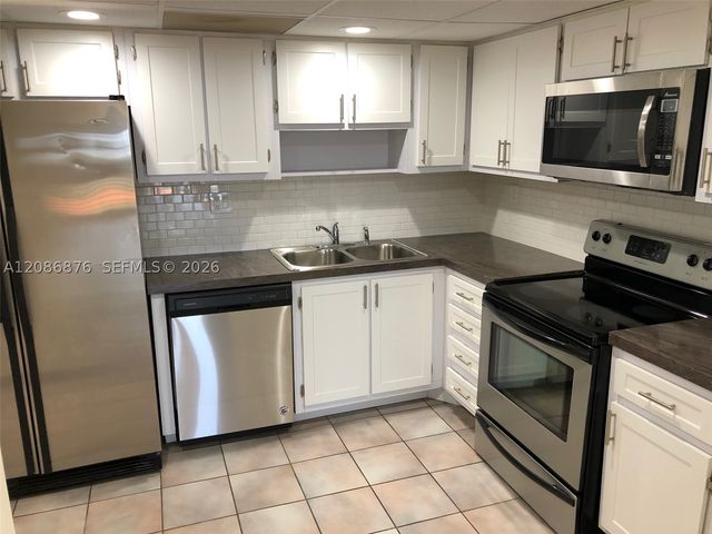 20840 San Simeon Way 702, Miami, FL 33179
