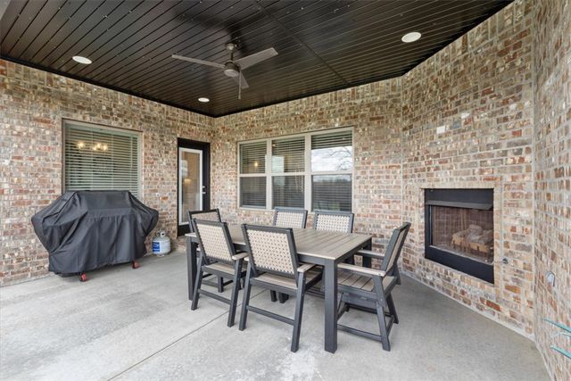 907 Red Oak Loop, Elm Springs, AR 72762