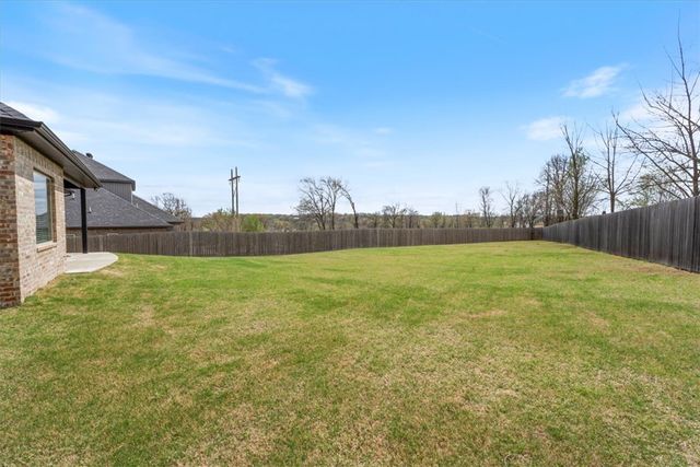907 Red Oak Loop, Elm Springs, AR 72762