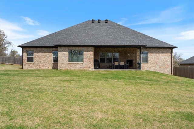 907 Red Oak Loop, Elm Springs, AR 72762