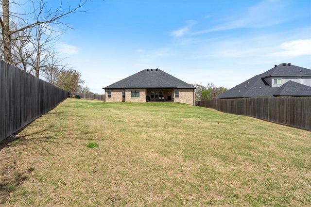 907 Red Oak Loop, Elm Springs, AR 72762