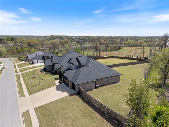 907 Red Oak Loop, Elm Springs, AR 72762