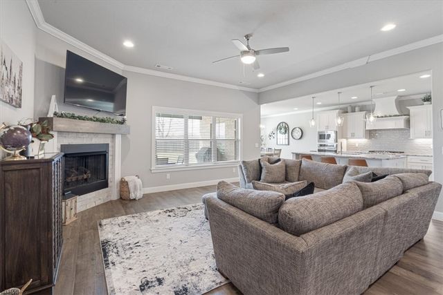 907 Red Oak Loop, Elm Springs, AR 72762