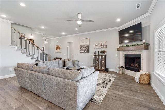 907 Red Oak Loop, Elm Springs, AR 72762