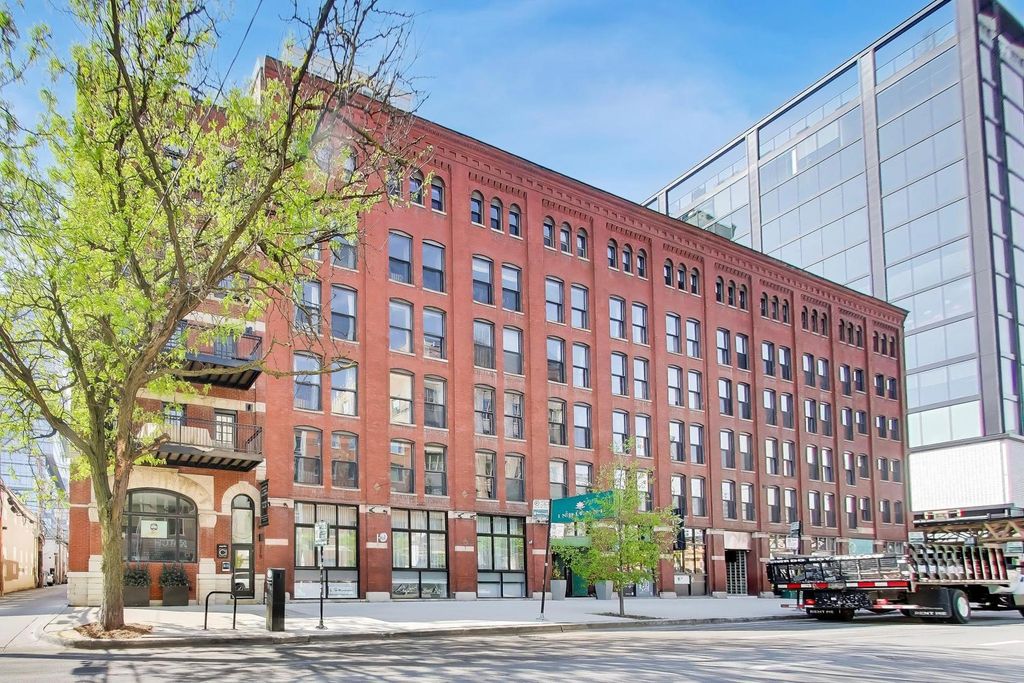225 W HURON Street 306, Chicago, IL 60654 — exterior