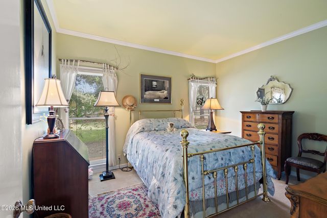 42 Robinwood Place, Jackson, MS 39211